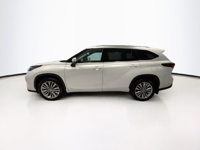 Used 2026 Toyota Highlander Platinum AWD/4WD image 4