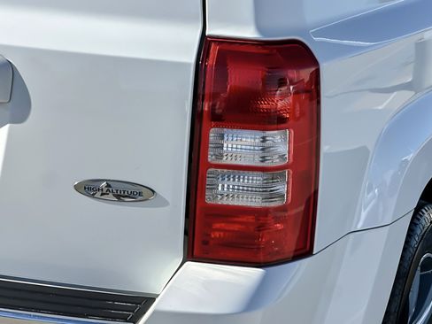 Used 2016 Jeep Patriot High Altitude image 25