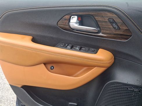 Used 2023 Chrysler Pacifica Pinnacle FWD image 14