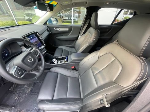 Used 2025 Volvo XC40 B5 Plus AWD/4WD image 21
