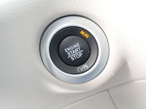 Used 2024 Chrysler Pacifica Touring-L image 33