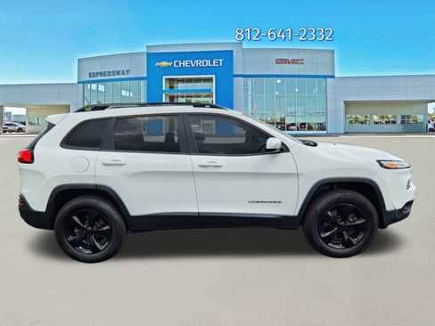Used 2018 Jeep Cherokee Latitude w/ Altitude Package image 8
