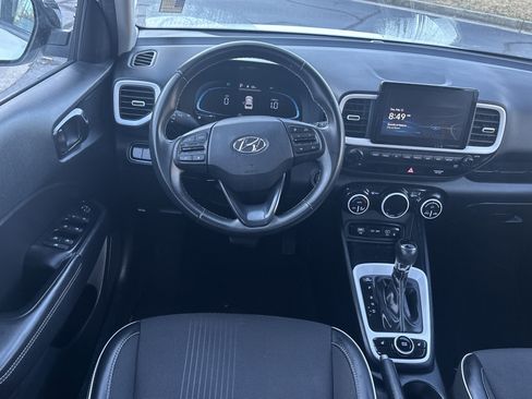 Used 2023 Hyundai Venue Limited image 23