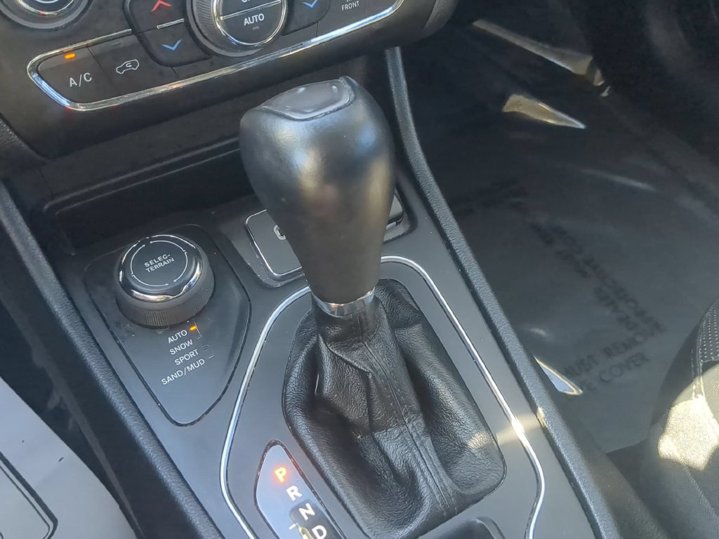 Certified 2022 Jeep Cherokee Latitude Lux AWD/4WD image 24