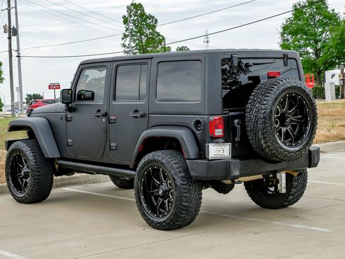 Used 2015 Jeep Wrangler Unlimited Sahara w/ Max Tow Package AWD/4WD image 13