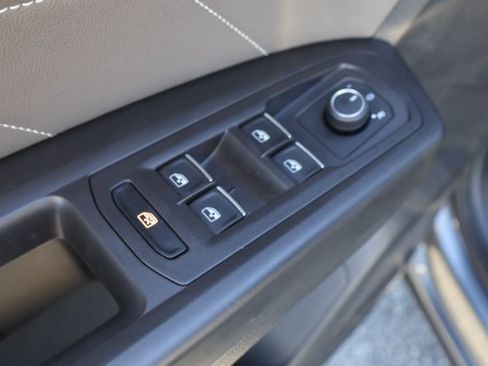 Certified 2023 Volkswagen Atlas Cross Sport SE image 11