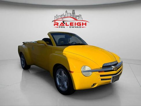 Used 2004 Chevrolet SSR w/ Preferred Equipment Group image 4