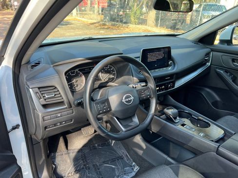 Used 2025 Nissan Rogue SV FWD image 31