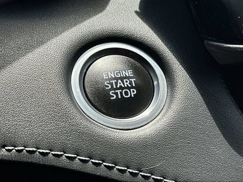 Used 2021 Toyota Highlander XLE AWD/4WD image 16