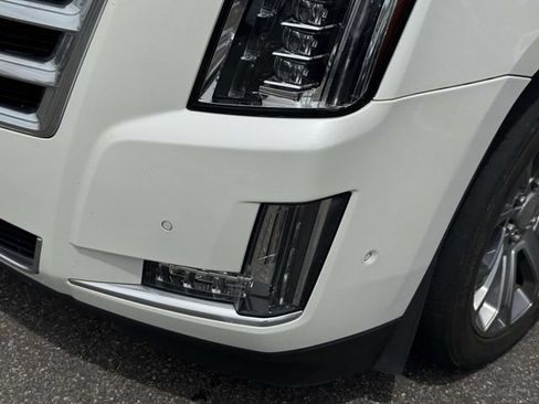 Used 2020 Cadillac Escalade Luxury AWD/4WD image 8