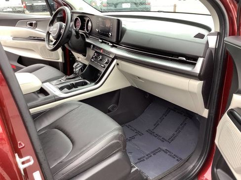 Used 2024 Kia Carnival LX image 37