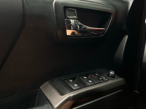 Used 2016 Toyota Tacoma TRD Sport image 22