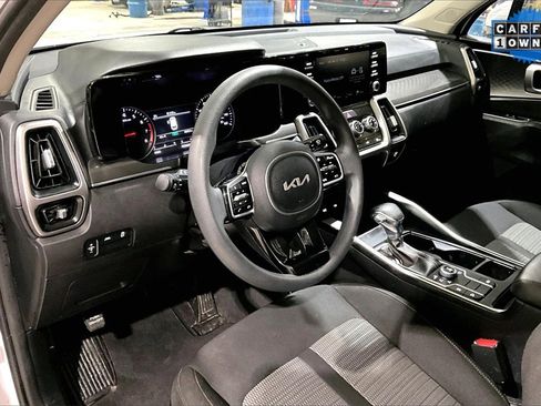 Used 2022 Kia Sorento LX image 12