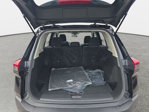Used 2023 Nissan Rogue SV AWD/4WD image 12