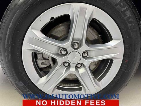 Used 2024 Jeep Compass Latitude image 9