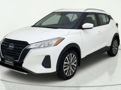 Used 2024 Nissan Kicks SV FWD image 1
