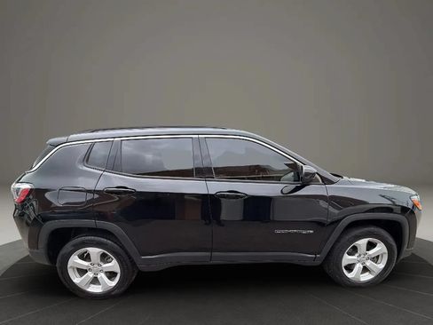 Used 2018 Jeep Compass Latitude w/ Popular Equipment Group AWD/4WD image 4