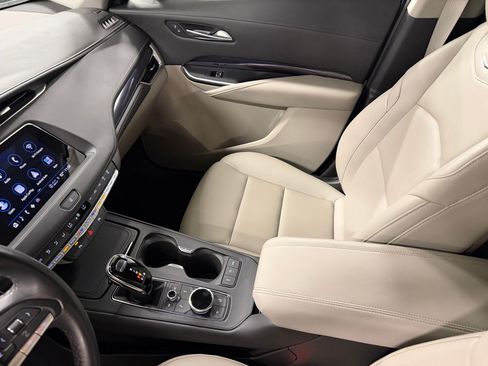 Certified 2022 Cadillac XT4 Luxury w/ Driver Awareness Package FWD image 20