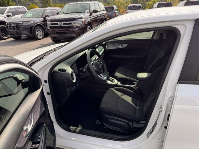 Used 2024 Kia Forte LXS w/ LXS Technology Package FWD image 13