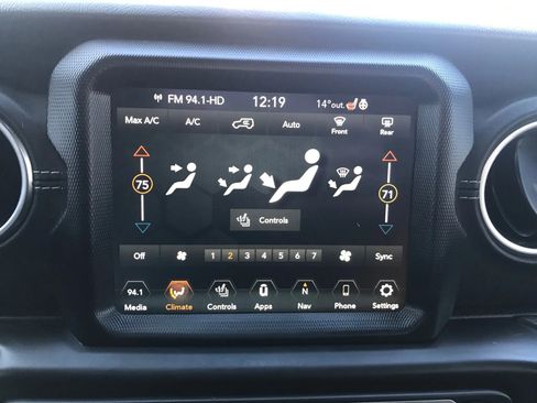 Used 2023 Jeep Wrangler Unlimited Sahara w/ Cold Weather Group image 20