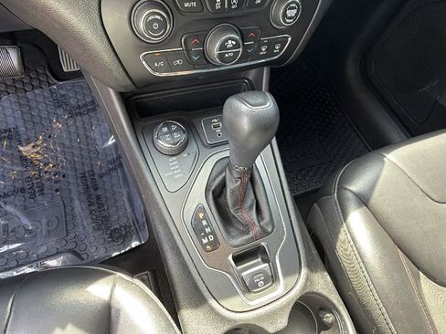 Used 2019 Jeep Cherokee Trailhawk image 31