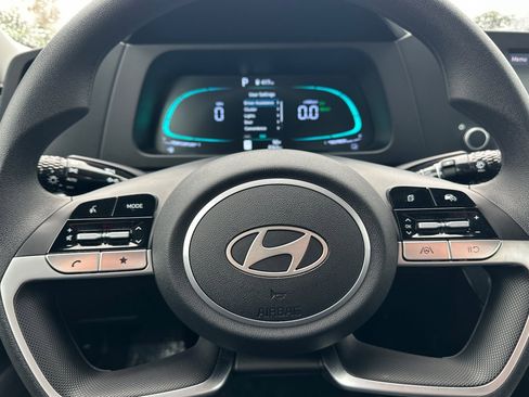 Used 2025 Hyundai Elantra Blue image 31