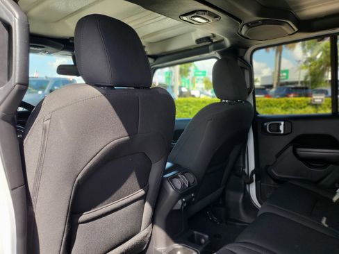 Used 2020 Jeep Gladiator Sport image 14