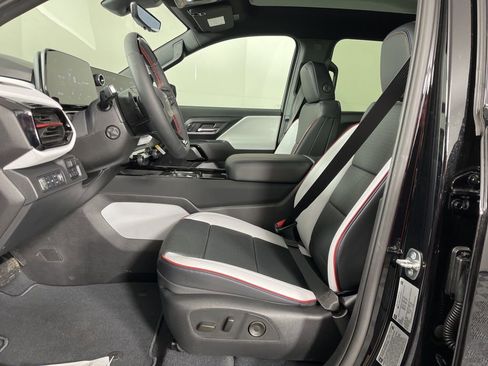 New 2025 Chevrolet Silverado EV RST image 22