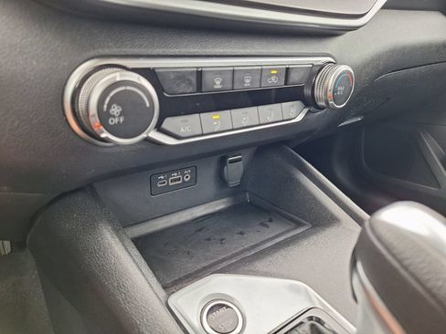 Used 2025 Nissan Altima 2.5 SV FWD image 17
