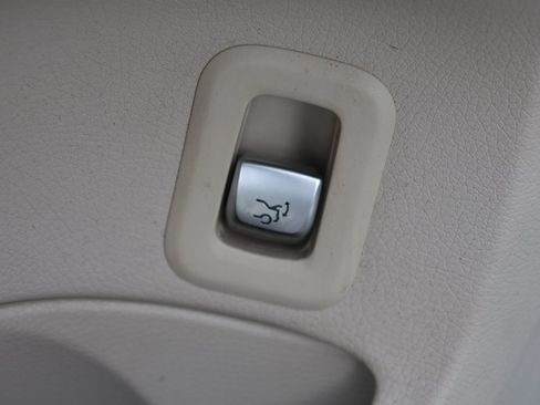 Used 2019 Mercedes-Benz C 300 Sedan w/ Premium Package image 14