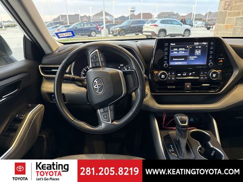 Used 2022 Toyota Highlander XLE image 9