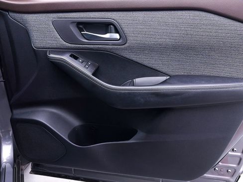 Used 2023 Nissan Rogue SV FWD image 32