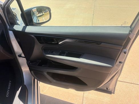 Used 2023 Honda Odyssey Elite image 34