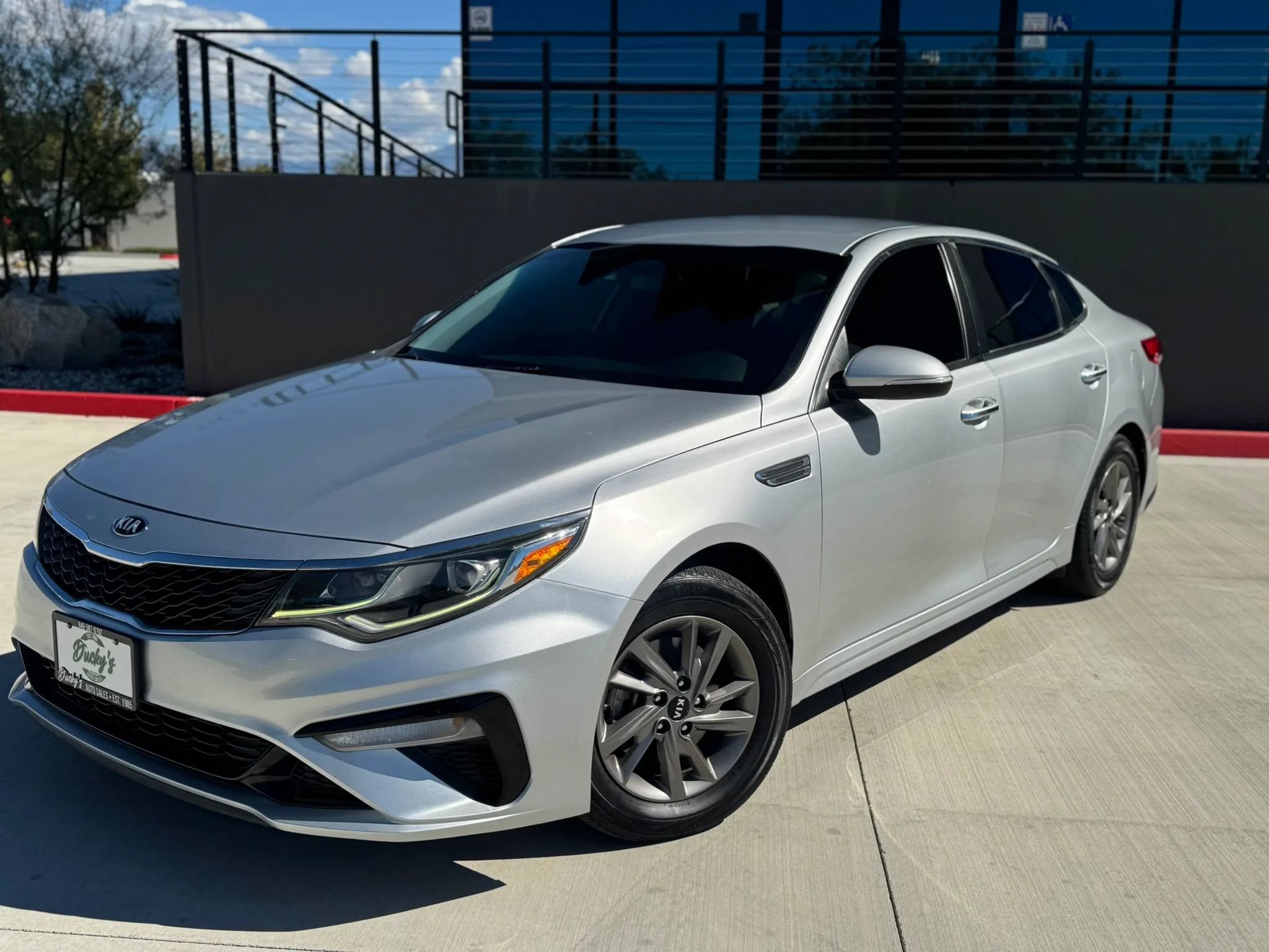 Used 2020 Kia Optima LX FWD image 1