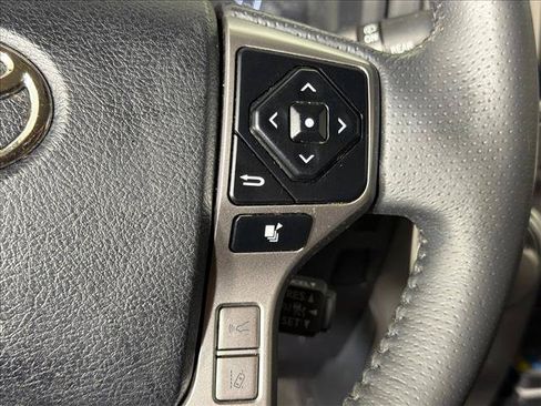 Used 2022 Toyota 4Runner SR5 RWD image 26