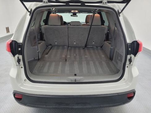 Used 2018 Toyota Highlander LE FWD image 29