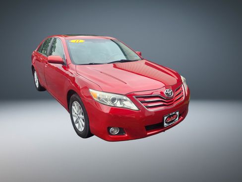 Used 2011 Toyota Camry XLE w/ XLE Extra-Value Pkg #2 FWD image 1