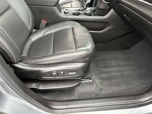 Used 2023 Chevrolet Traverse RS FWD image 26