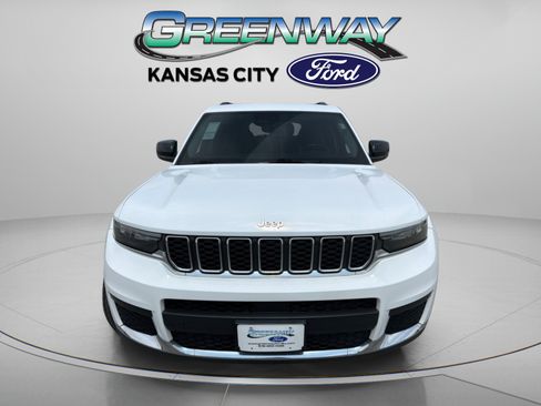 Used 2021 Jeep Grand Cherokee L Laredo w/ Luxury Tech Group I AWD/4WD image 2