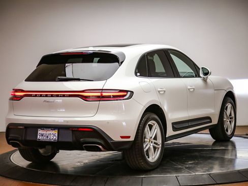 Certified 2024 Porsche Macan AWD/4WD image 7