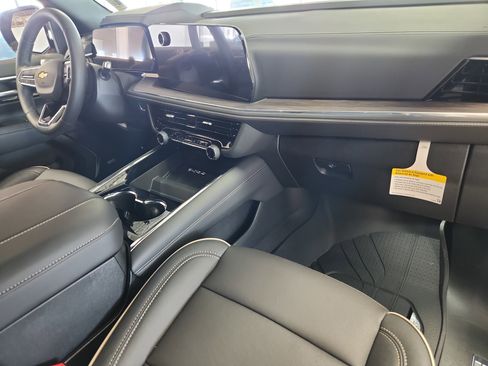 New 2026 Chevrolet Suburban Premier AWD/4WD image 13