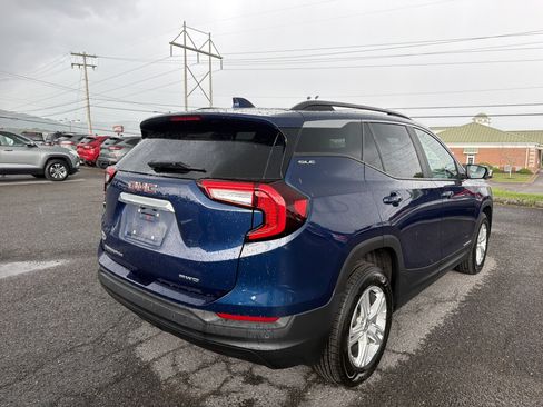 Used 2022 GMC Terrain SLE w/ Driver Convenience Package AWD/4WD image 4