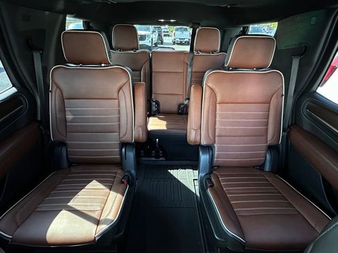 Used 2023 GMC Yukon Denali Ultimate AWD/4WD image 31