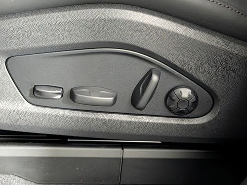 New 2026 Porsche Macan 4 Electric image 28