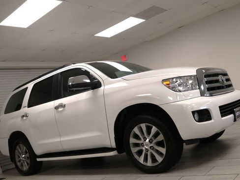 Used 2017 Toyota Sequoia Limited w/ Safety & Convenience Package AWD/4WD image 10