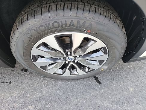 Used 2025 Subaru Outback Limited image 12