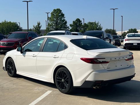 Used 2025 Toyota Camry SE FWD image 10