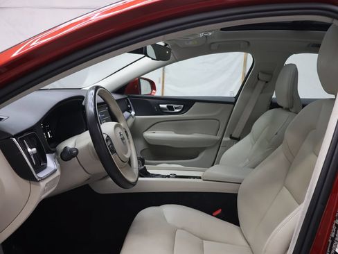 Used 2019 Volvo S60 T5 Momentum w/ Premium Package FWD image 16