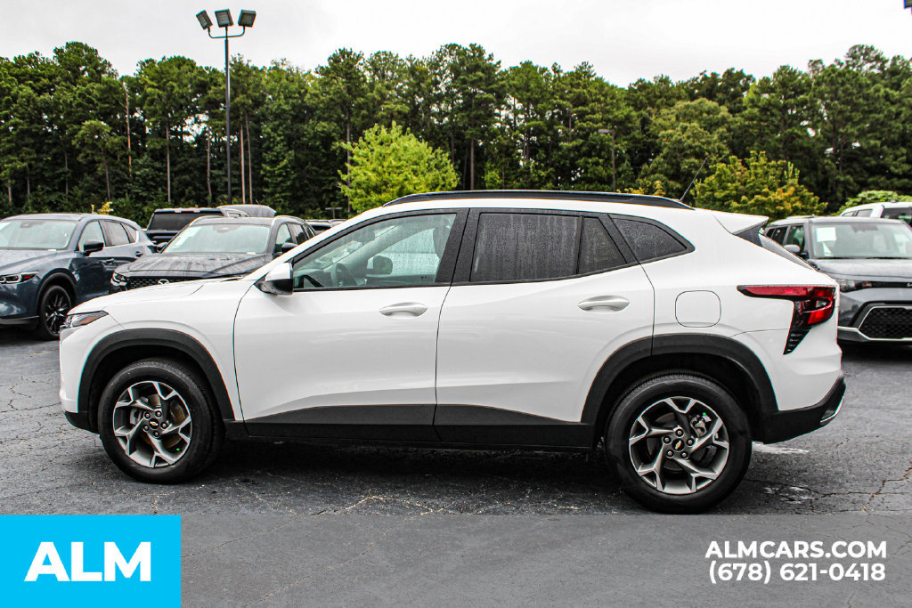 Used 2025 Chevrolet Trax LT FWD image 6