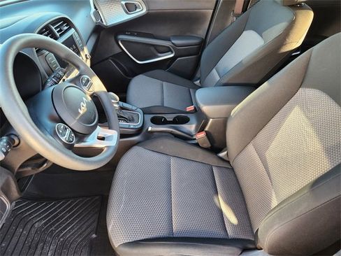 Certified 2025 Kia Soul LX image 13